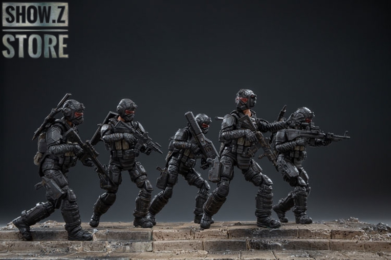 Multiple airborne division soldiers with weapons and equipment Multiple airborne division soldiers with weapons and equipment
