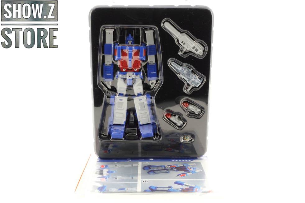 MechFansToys MF-48 City Commander Ultra Magnus robot standing MechFansToys MF-48 City Commander Ultra Magnus robot standing