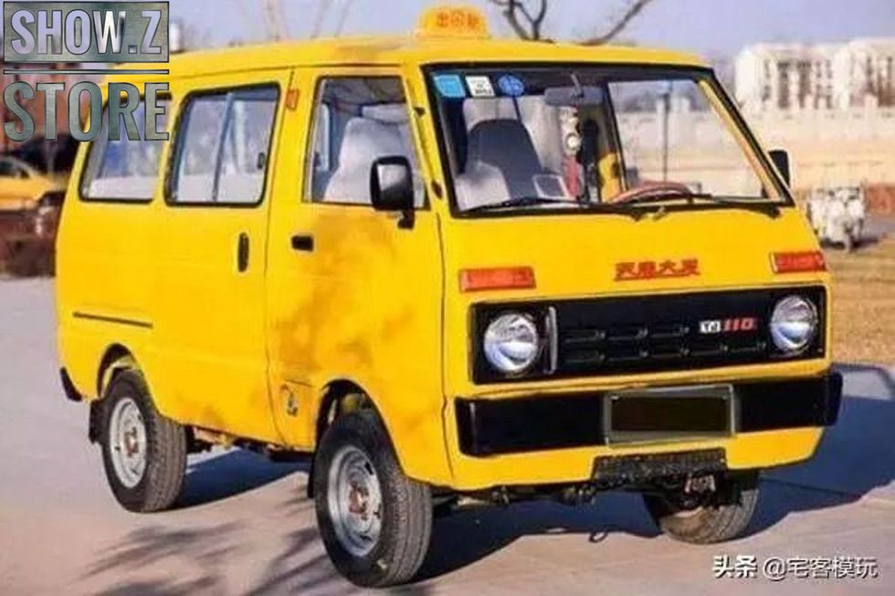 NewAge H8Y Tata Ironhide yellow Daihatsu truck on road NewAge H8Y Tata Ironhide yellow Daihatsu truck on road