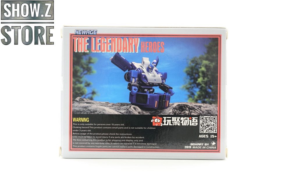 Detailed robot showing transformation parts and accessories Detailed robot showing transformation parts and accessories