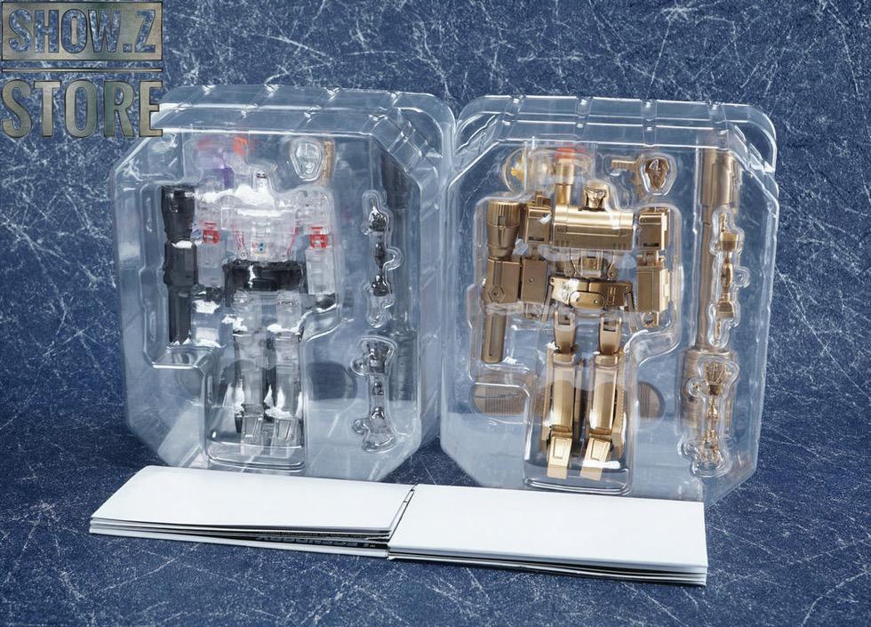 Agamemnon Megatron gold version showing armor details and joint articulation Agamemnon Megatron gold version showing armor details and joint articulation