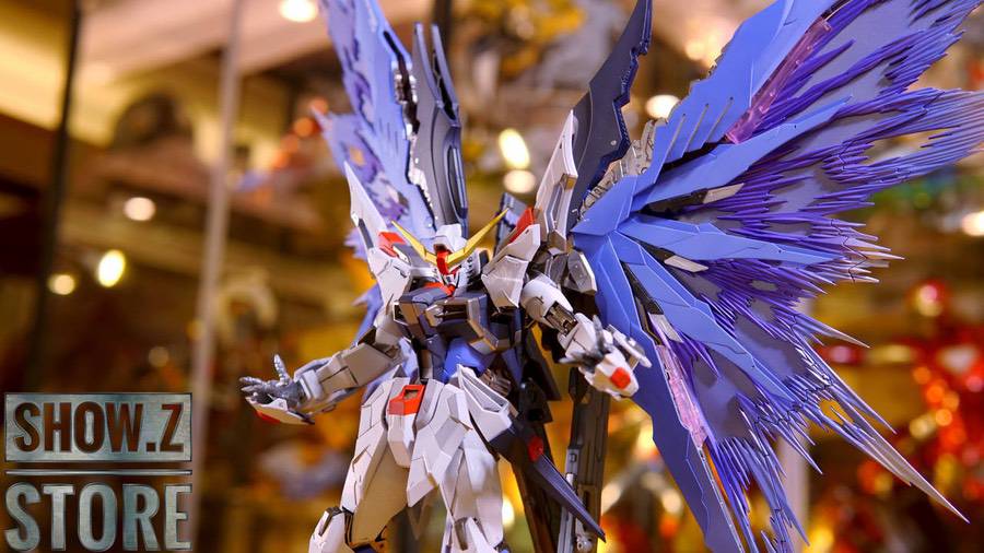 Metal Club Destiny Gundam with Freedom pack extended configuration Metal Club Destiny Gundam with Freedom pack extended configuration
