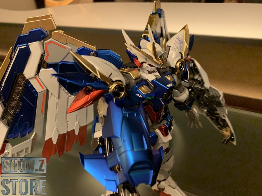 1/100 Wing Gundam Custom complete transformation pose 1/100 Wing Gundam Custom complete transformation pose