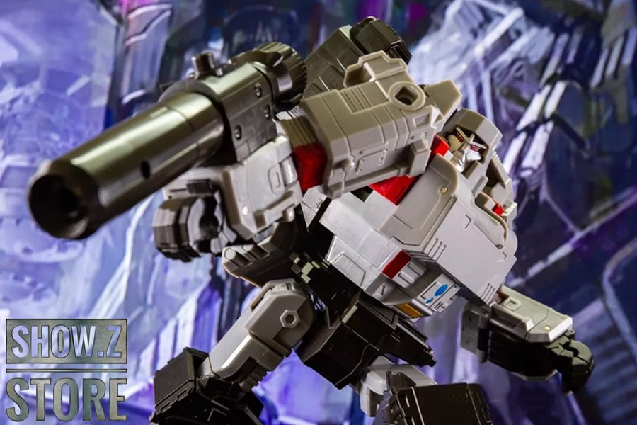 Aoyi oversized Megatron mecha with large cannon displaying full articulation details Aoyi oversized Megatron mecha with large cannon displaying full articulation details