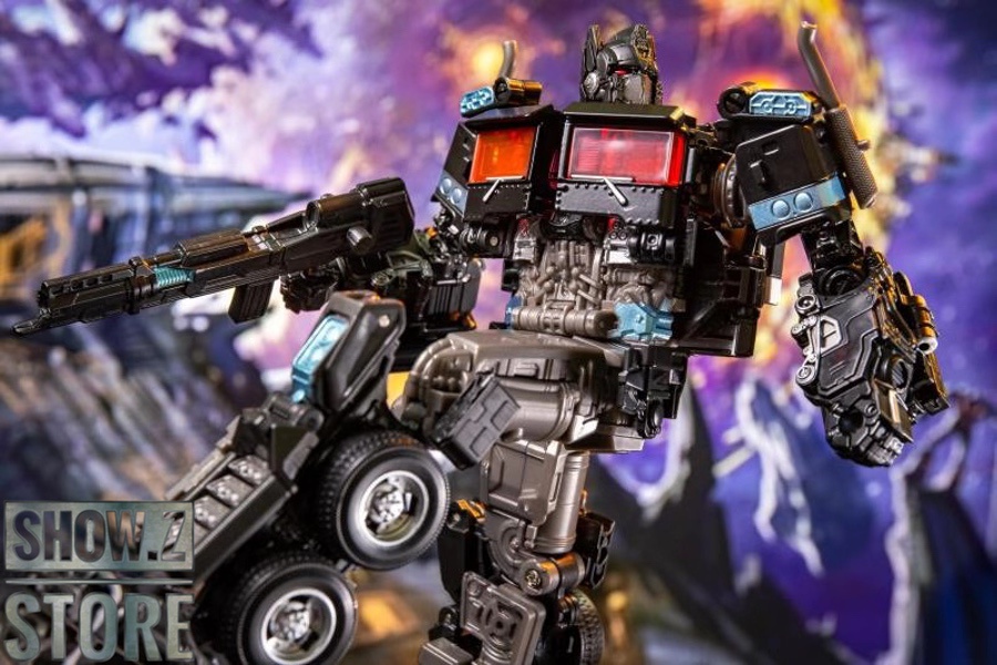 H6001-4B Sai Star Commander robot figure in dynamic action pose display H6001-4B Sai Star Commander robot figure in dynamic action pose display