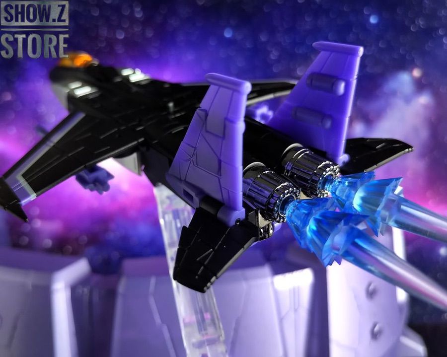 Skywarp robot displaying purple wings and black metallic bodywork transformation Skywarp robot displaying purple wings and black metallic bodywork transformation