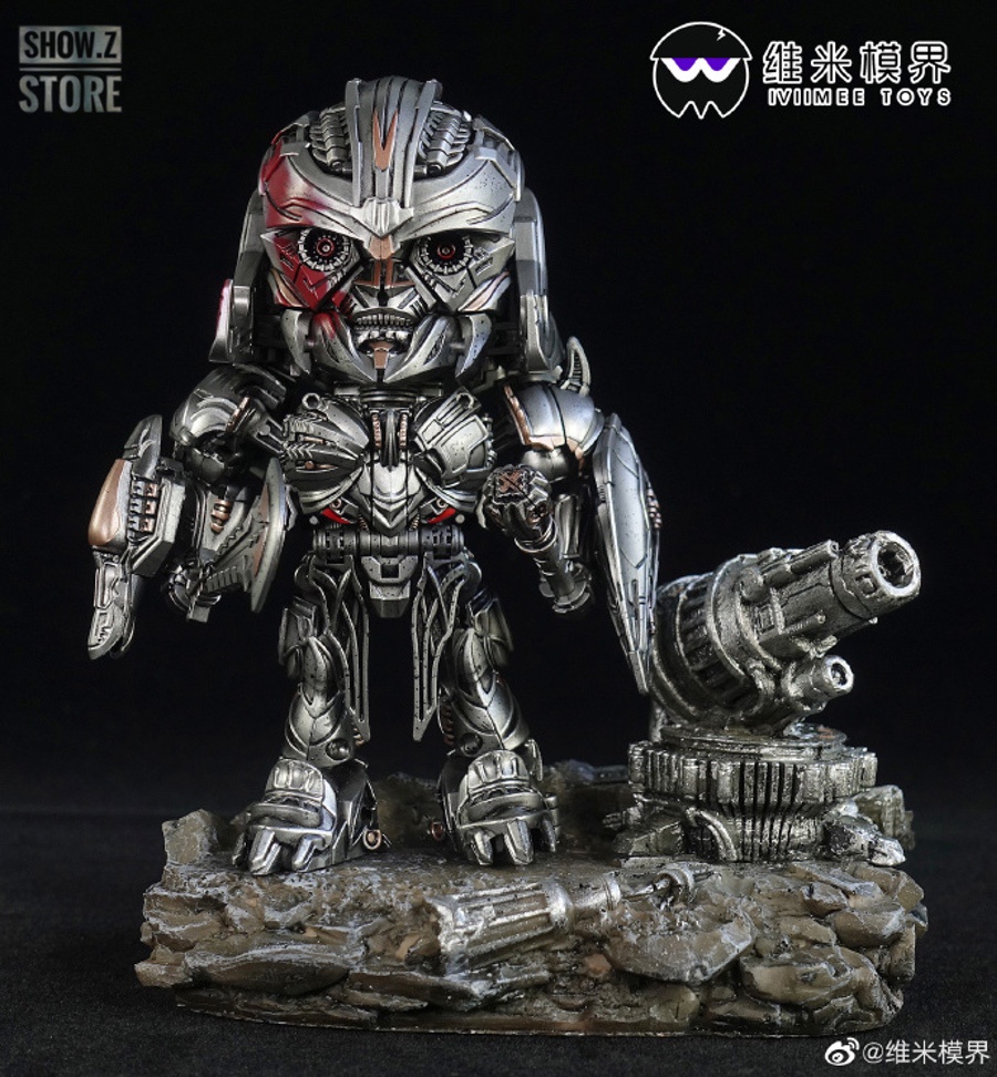 Silver robot commander with staff weapon accessory Silver robot commander with staff weapon accessory