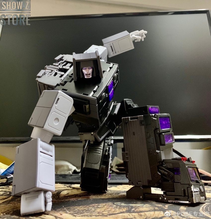 Stunticons leader figure showing transformation and robot mode Stunticons leader figure showing transformation and robot mode