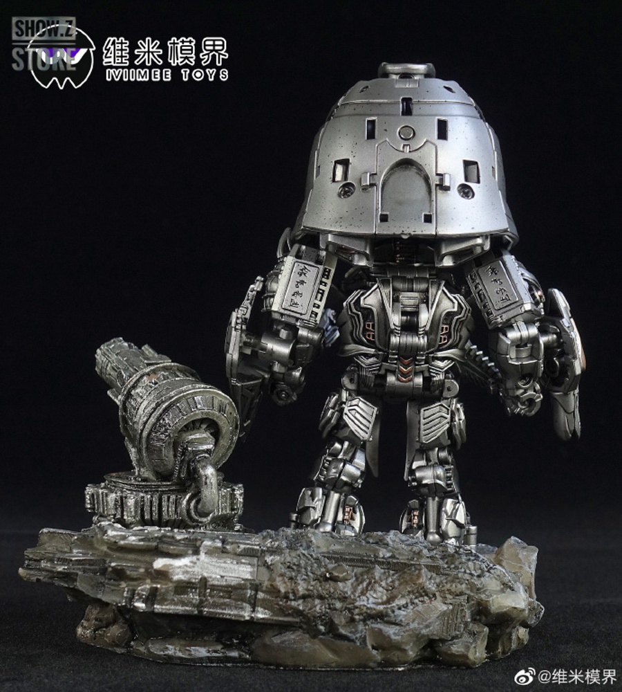 Character transformer with detailed mechanical parts Character transformer with detailed mechanical parts