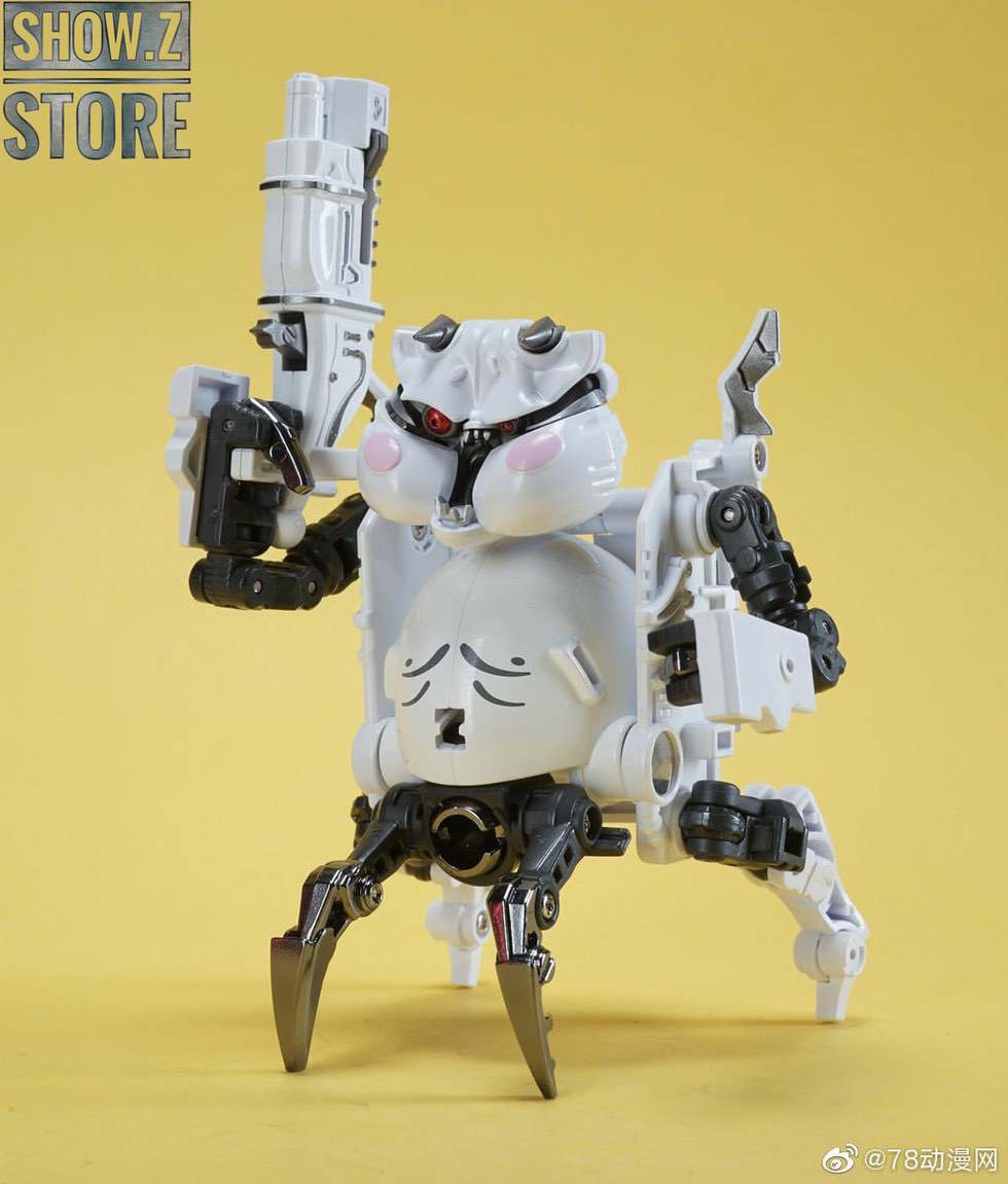 Water Man equipped with guns white mobile suit Water Man equipped with guns white mobile suit