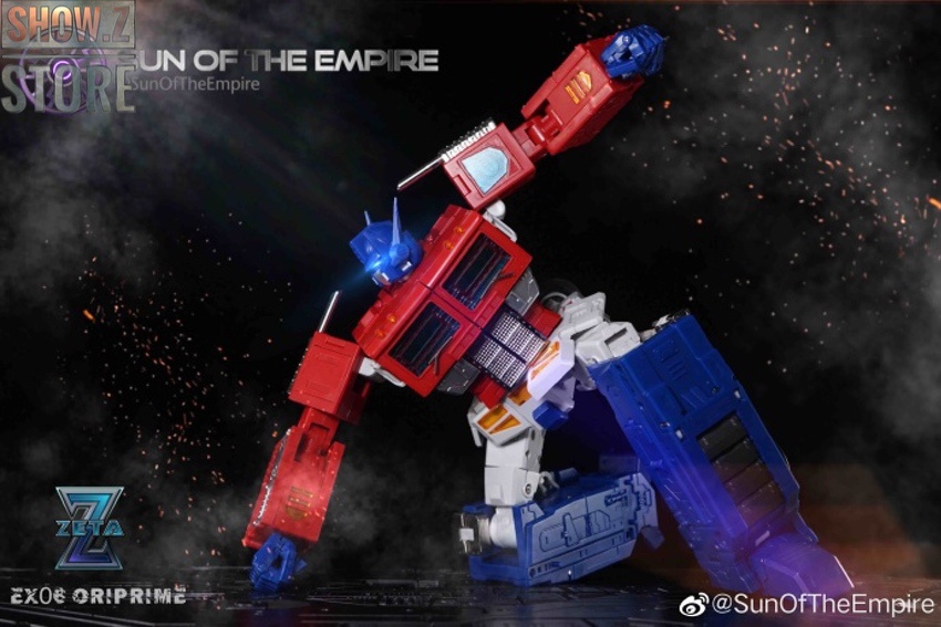 Complex mechanical body with articulated limbs and weapons Complex mechanical body with articulated limbs and weapons