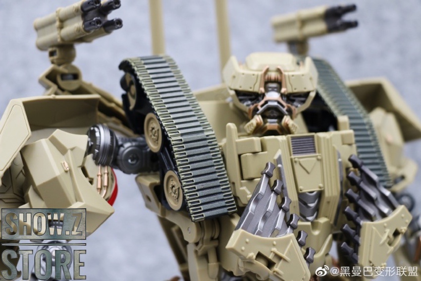 Black Mamba BMB LS-10 armed humanoid robot desert warfare stance Black Mamba BMB LS-10 armed humanoid robot desert warfare stance