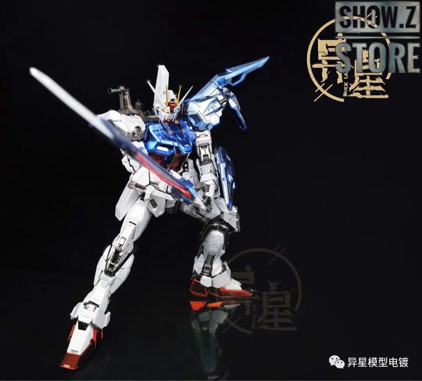 Perfect Strike Gundam full-scale poseable action figure pose Perfect Strike Gundam full-scale poseable action figure pose