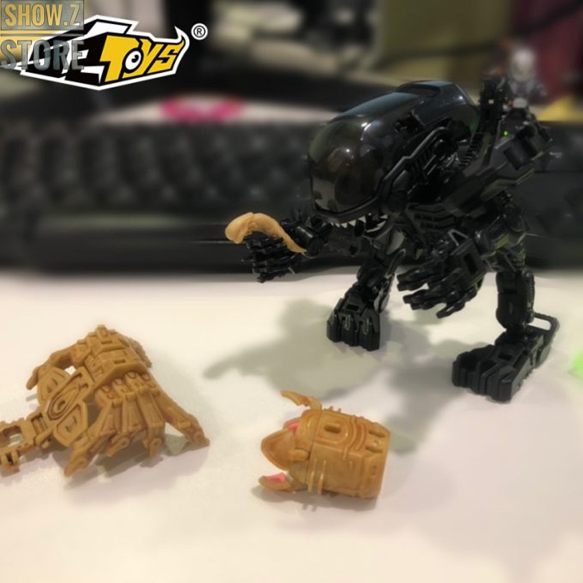 Black alien Xenomorph beast with chrome dome head detail Black alien Xenomorph beast with chrome dome head detail