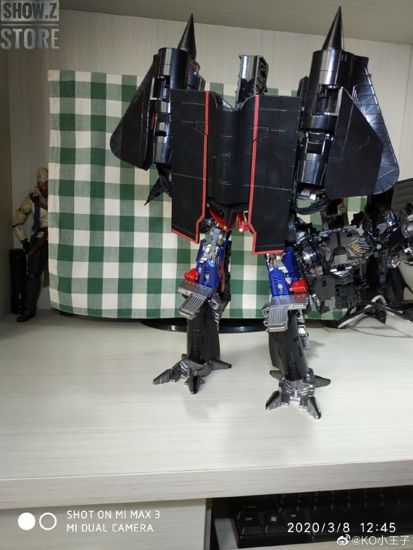 Aoyi LS-15 Jetfire robot displaying blue armor with gold accents and weapons Aoyi LS-15 Jetfire robot displaying blue armor with gold accents and weapons