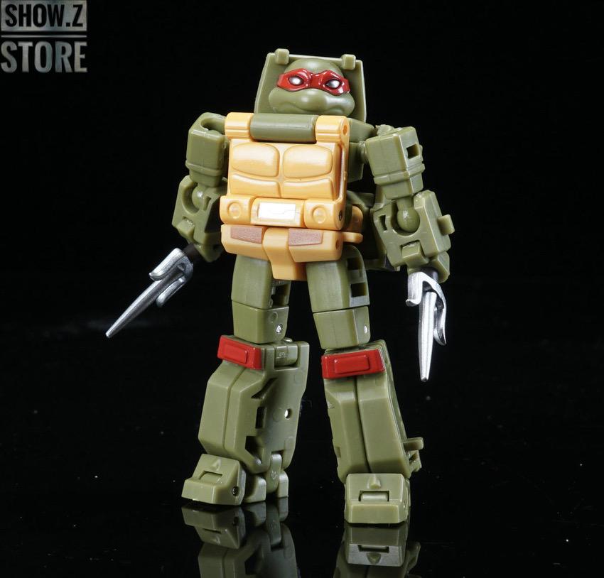 Newage H19N yellow robot standing in action pose Newage H19N yellow robot standing in action pose