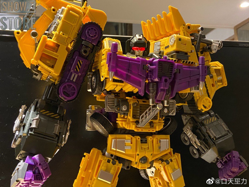 Oversized G2 yellow devastator robot construction combiner Oversized G2 yellow devastator robot construction combiner