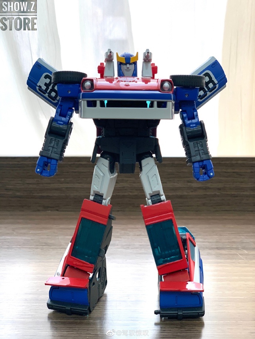 Masterpiece collection figure with authentic vehicle conversion Masterpiece collection figure with authentic vehicle conversion