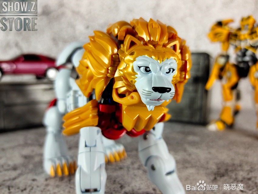 Takara Tomy Lio Convoy in dynamic action pose with weapons Takara Tomy Lio Convoy in dynamic action pose with weapons