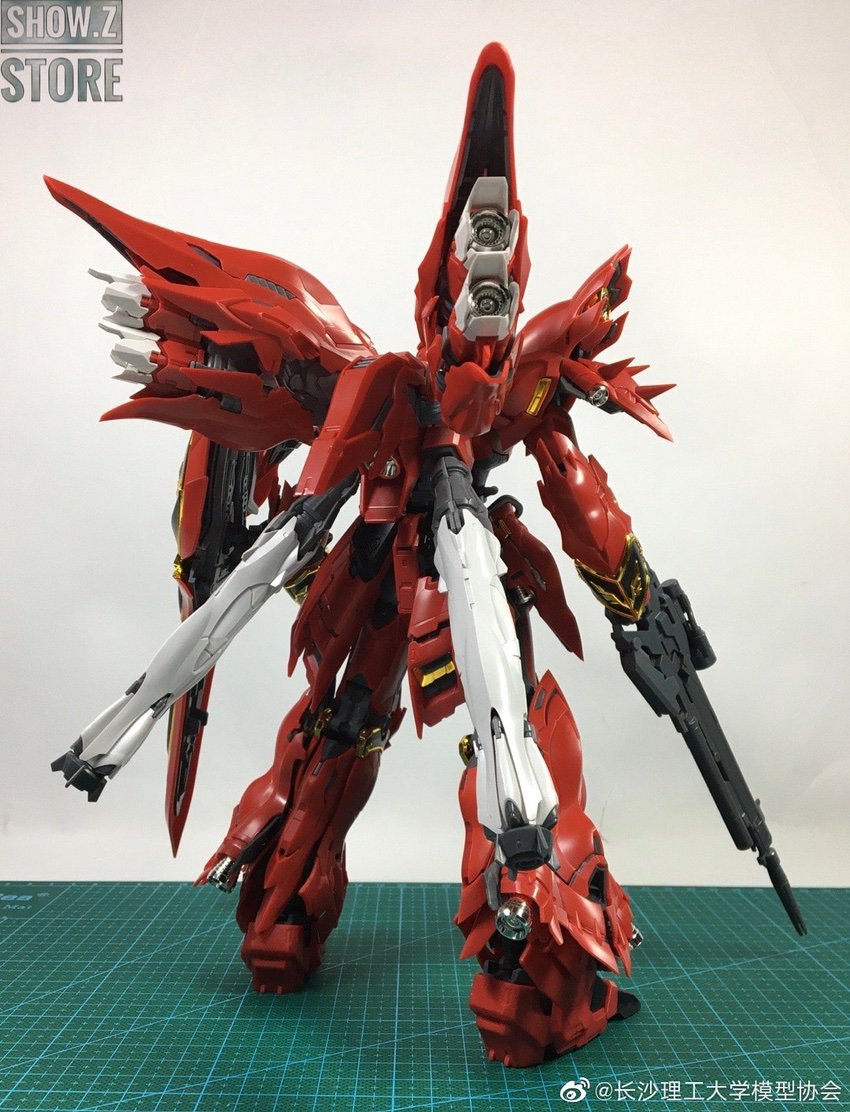 Sinanju conversion kit figure in action pose with dynamic positioning Sinanju conversion kit figure in action pose with dynamic positioning