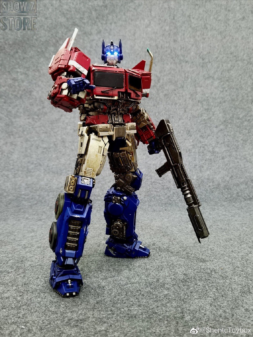 ToyWorld Freedom Leader fully assembled mecha robot in standing pose ToyWorld Freedom Leader fully assembled mecha robot in standing pose
