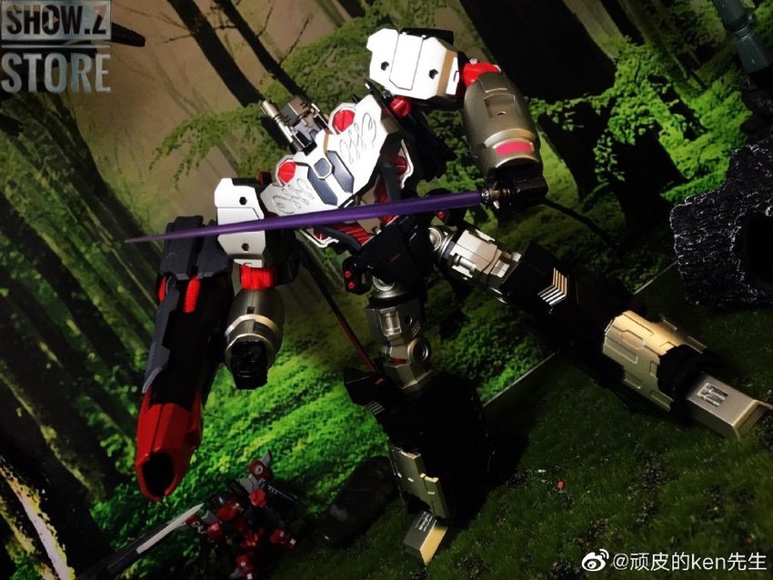 MMC R-28 Tyrantron red robot dynamic fighting pose MMC R-28 Tyrantron red robot dynamic fighting pose