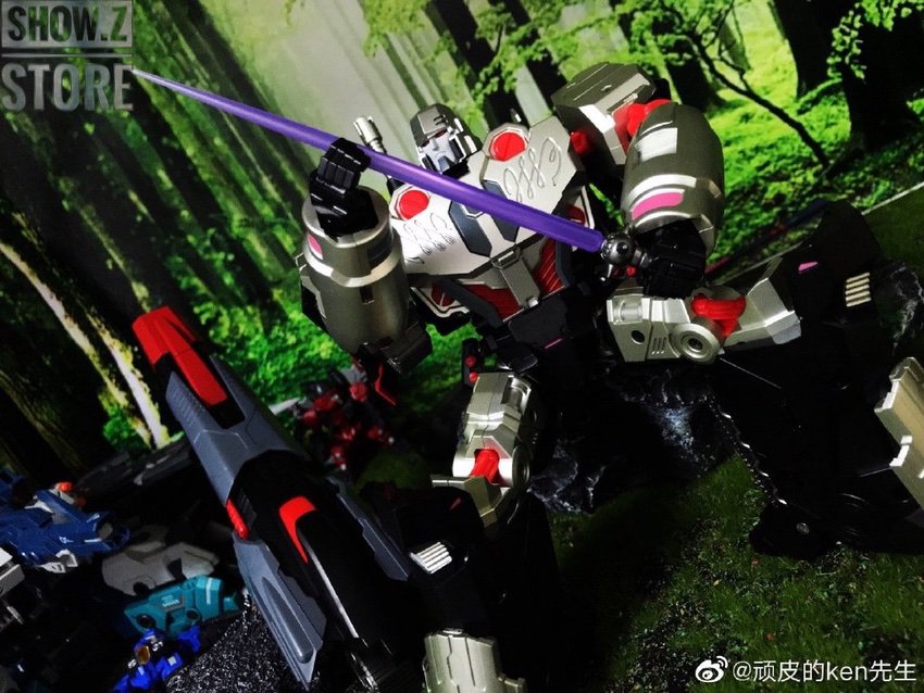 MMC R-28 Tyrantron red robot front pose extended arm articulation MMC R-28 Tyrantron red robot front pose extended arm articulation