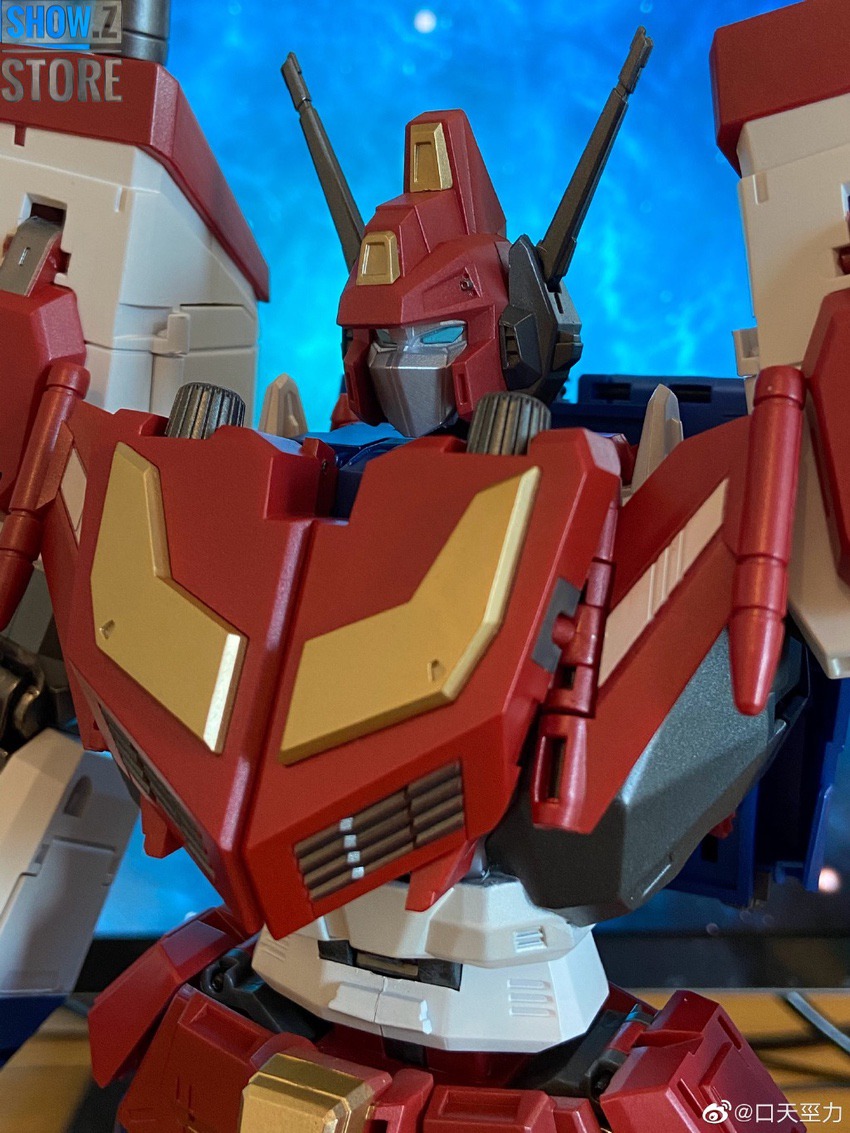 IronTrans IR-V01 Star Blade Star Saber G1 transformer close-up head detail view IronTrans IR-V01 Star Blade Star Saber G1 transformer close-up head detail view