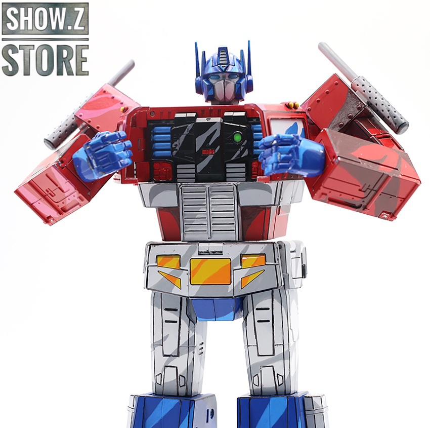 Optimus Prime robot with semi-truck transformation accessories Optimus Prime robot with semi-truck transformation accessories