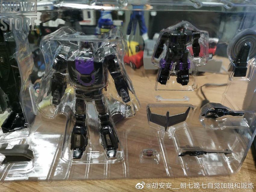 MS-19B Dark Commander in packaged display case setup MS-19B Dark Commander in packaged display case setup