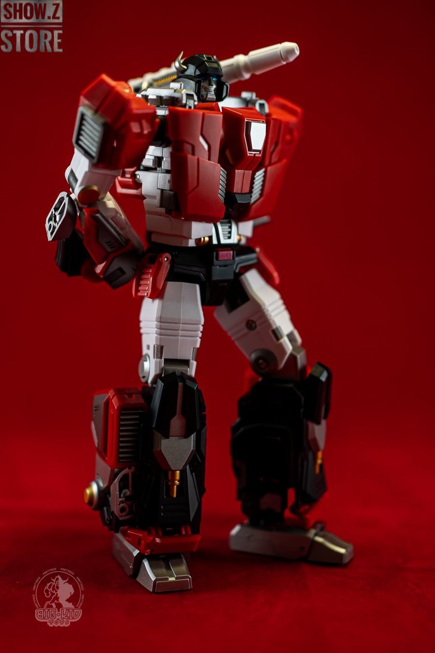 Generation Toy GT-11 Redbull Sideswipe white and purple robot transformer Generation Toy GT-11 Redbull Sideswipe white and purple robot transformer
