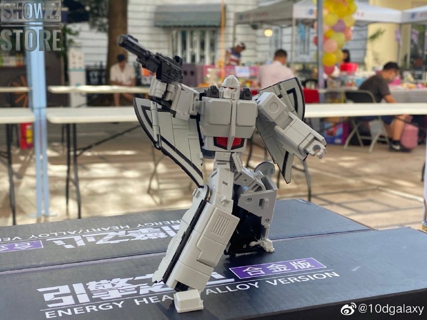 Astrotrain spaceship jet transformation form figure Astrotrain spaceship jet transformation form figure
