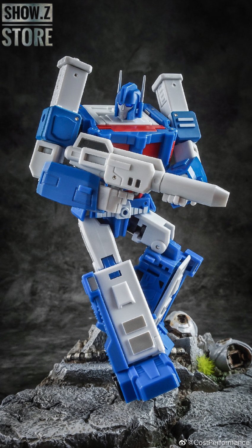 CostPerformance Ultra Magnus robot with stand complete display set CostPerformance Ultra Magnus robot with stand complete display set