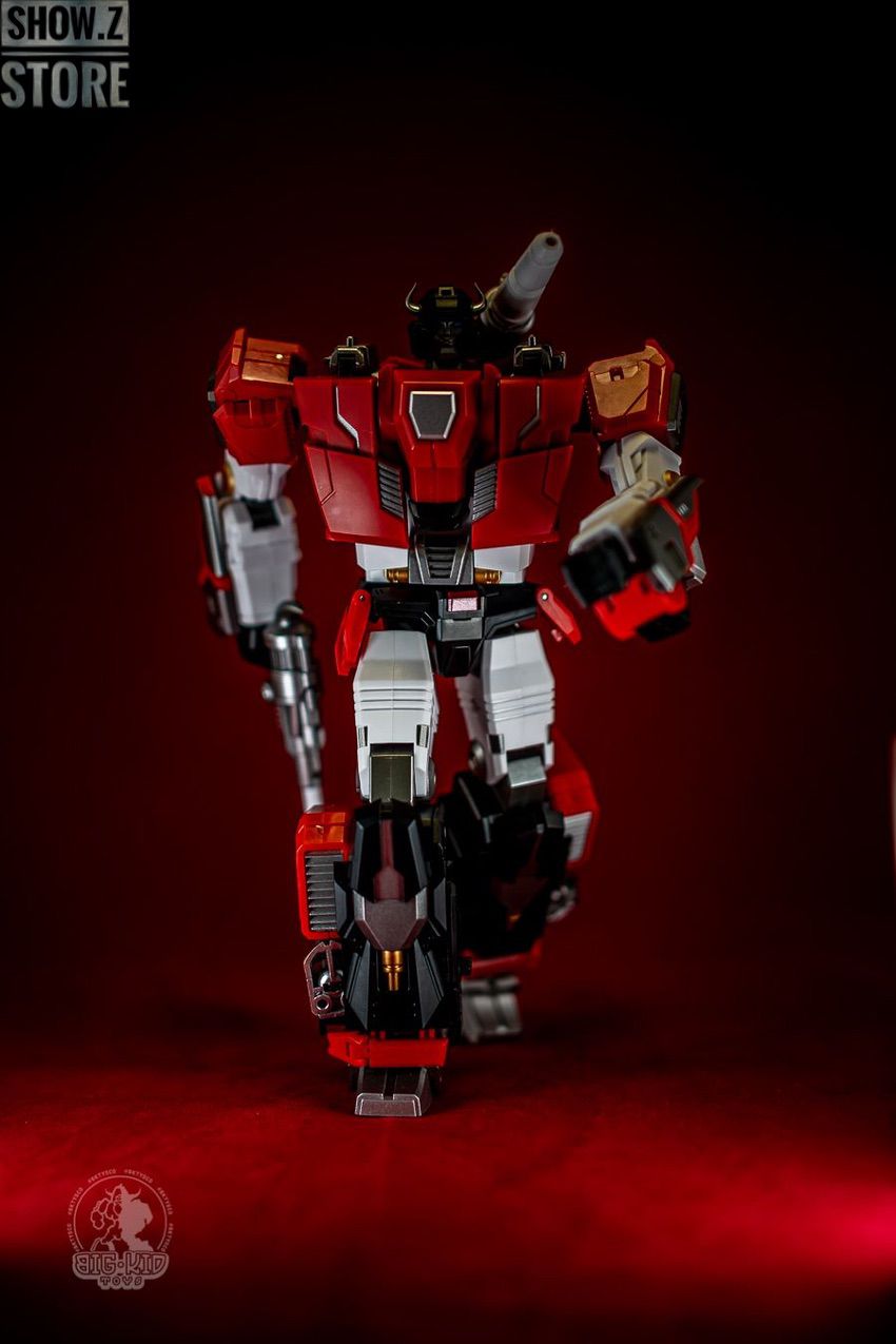 Redbull Sideswipe robot showing transformation and detailed paint application Redbull Sideswipe robot showing transformation and detailed paint application