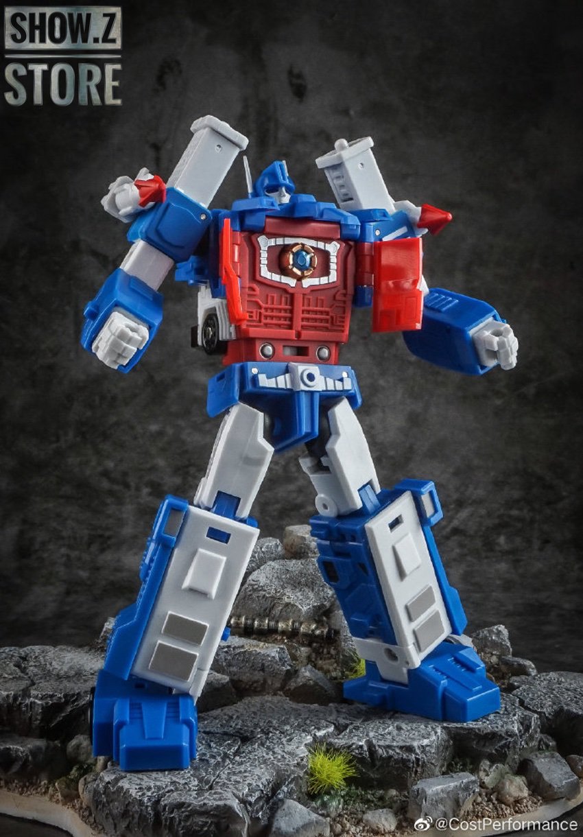 CostPerformance CP-01 Ultra Magnus robot in transformation sequence CostPerformance CP-01 Ultra Magnus robot in transformation sequence