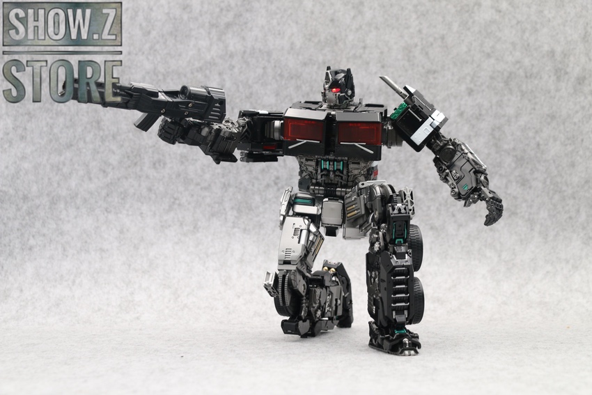 MechFansToys commander mech with red chest panel and weapons MechFansToys commander mech with red chest panel and weapons