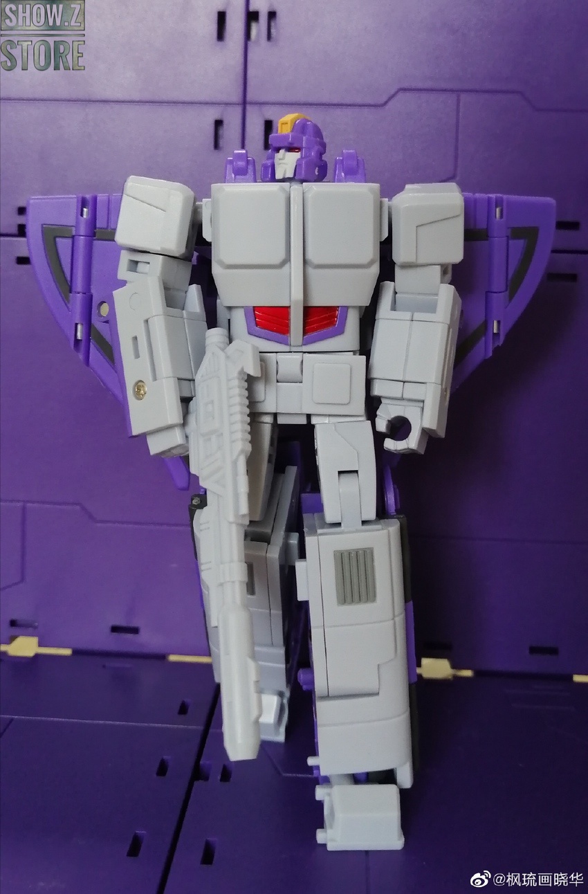 Side profile showing robot transformation detail view Side profile showing robot transformation detail view