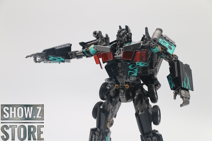 BS-01 Nemesis Prime beast mecha in action ready stance BS-01 Nemesis Prime beast mecha in action ready stance