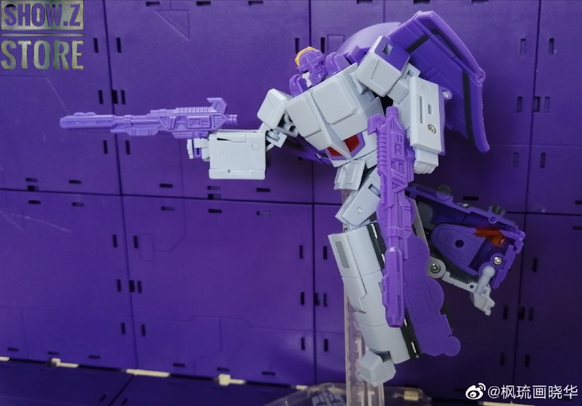 Robot figure with extended limbs weapon display Robot figure with extended limbs weapon display