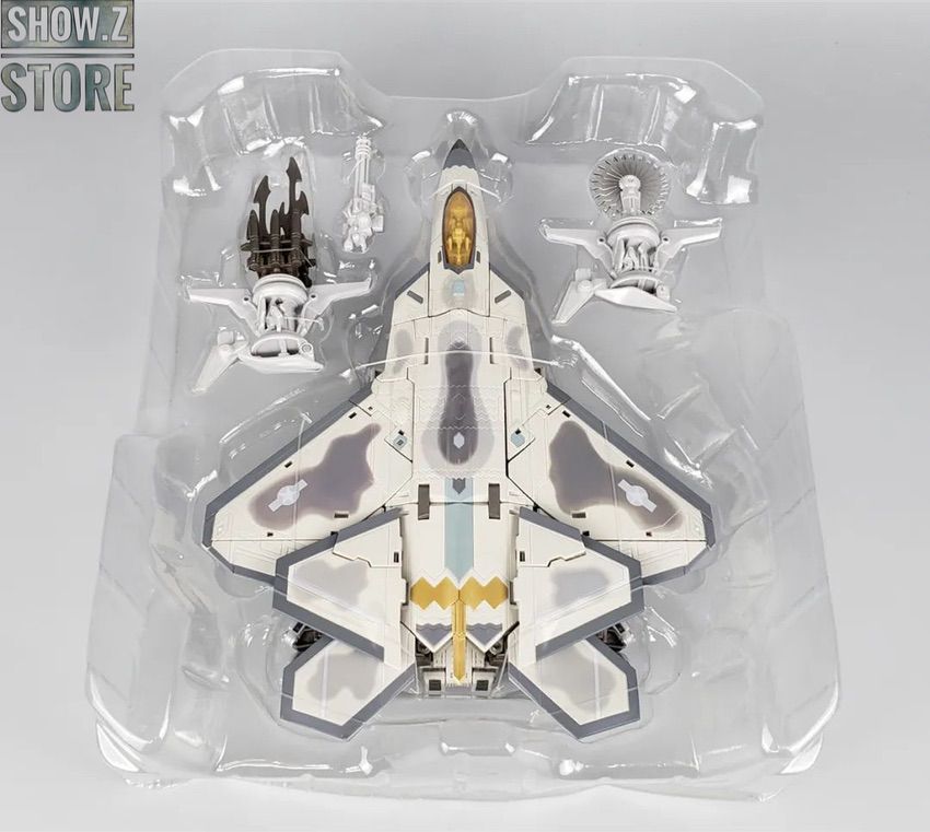 Hasbro Masterpiece Starscream robot holding cannon weapon Hasbro Masterpiece Starscream robot holding cannon weapon