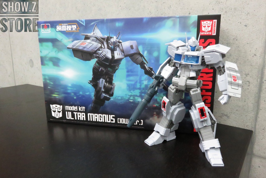 Flame Toys Ultra Magnus white robot in standing pose with accessories Flame Toys Ultra Magnus white robot in standing pose with accessories