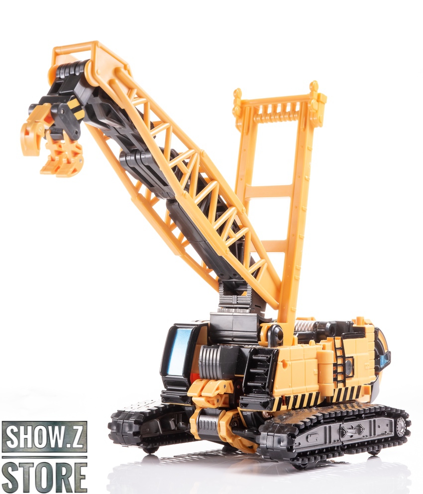 Hightower crane in vertical configuration showing tall mast and black crawler base Hightower crane in vertical configuration showing tall mast and black crawler base