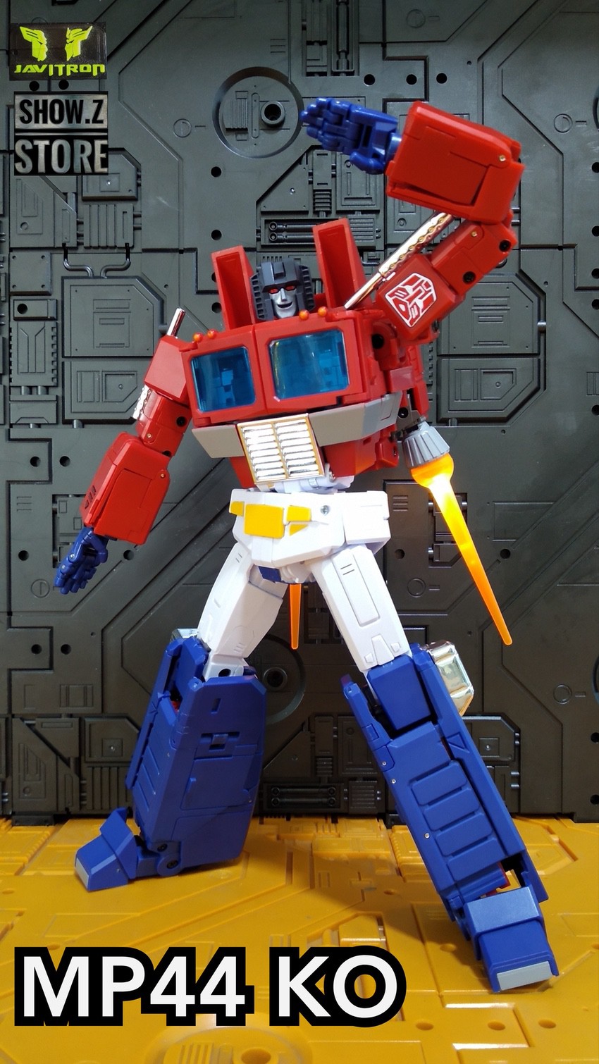 4th Party MP-44 Optimus Prime robot mode with accessories 4th Party MP-44 Optimus Prime robot mode with accessories