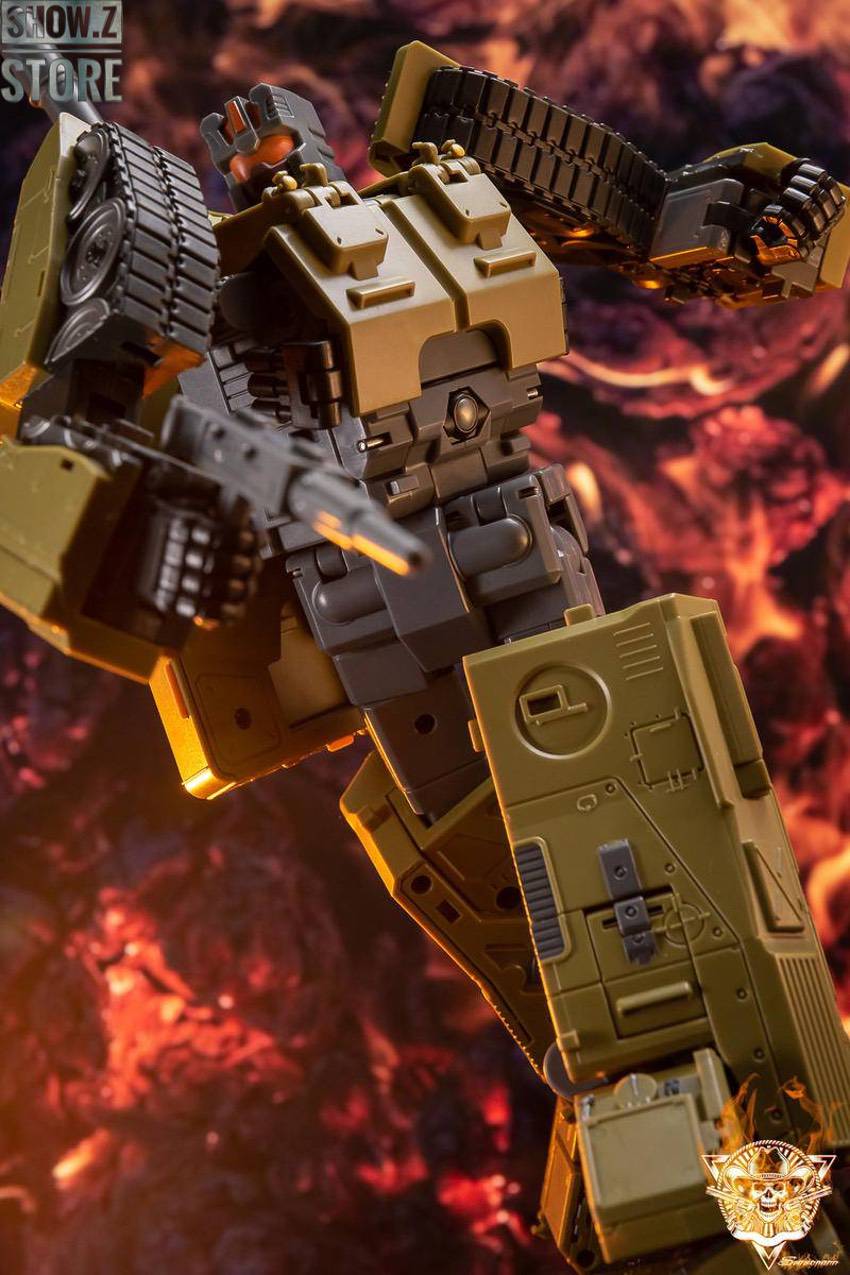 Military-style tank combiner form with multiple firing weapons Military-style tank combiner form with multiple firing weapons