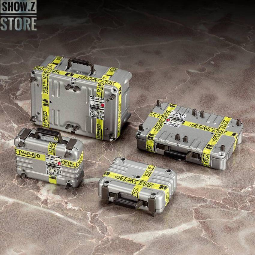 Multiple cargo containers and luggage equipment for Death Stranding trike transport Multiple cargo containers and luggage equipment for Death Stranding trike transport