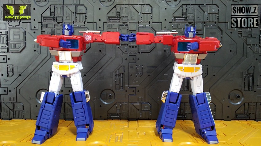 MP-44 Optimus Prime with trailer and weapon accessories MP-44 Optimus Prime with trailer and weapon accessories
