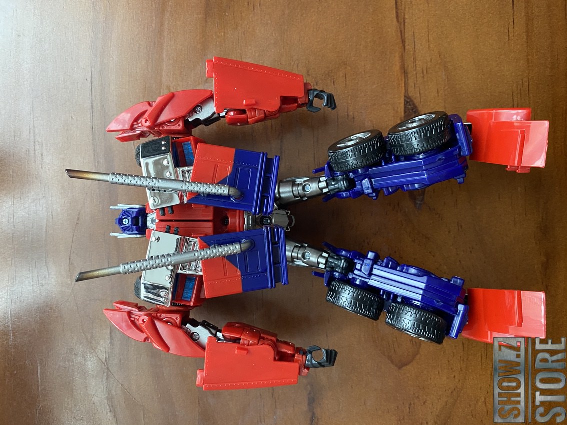 Detailed cassette transformer robot side view Detailed cassette transformer robot side view