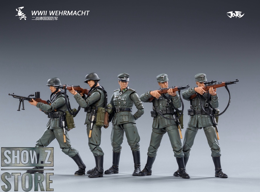 WWII German unit five soldiers detailed military uniforms WWII German unit five soldiers detailed military uniforms