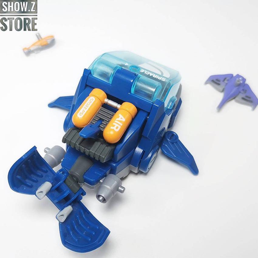 52Toys BeastBox BB-14 Leviathan yellow eagle robot form 52Toys BeastBox BB-14 Leviathan yellow eagle robot form