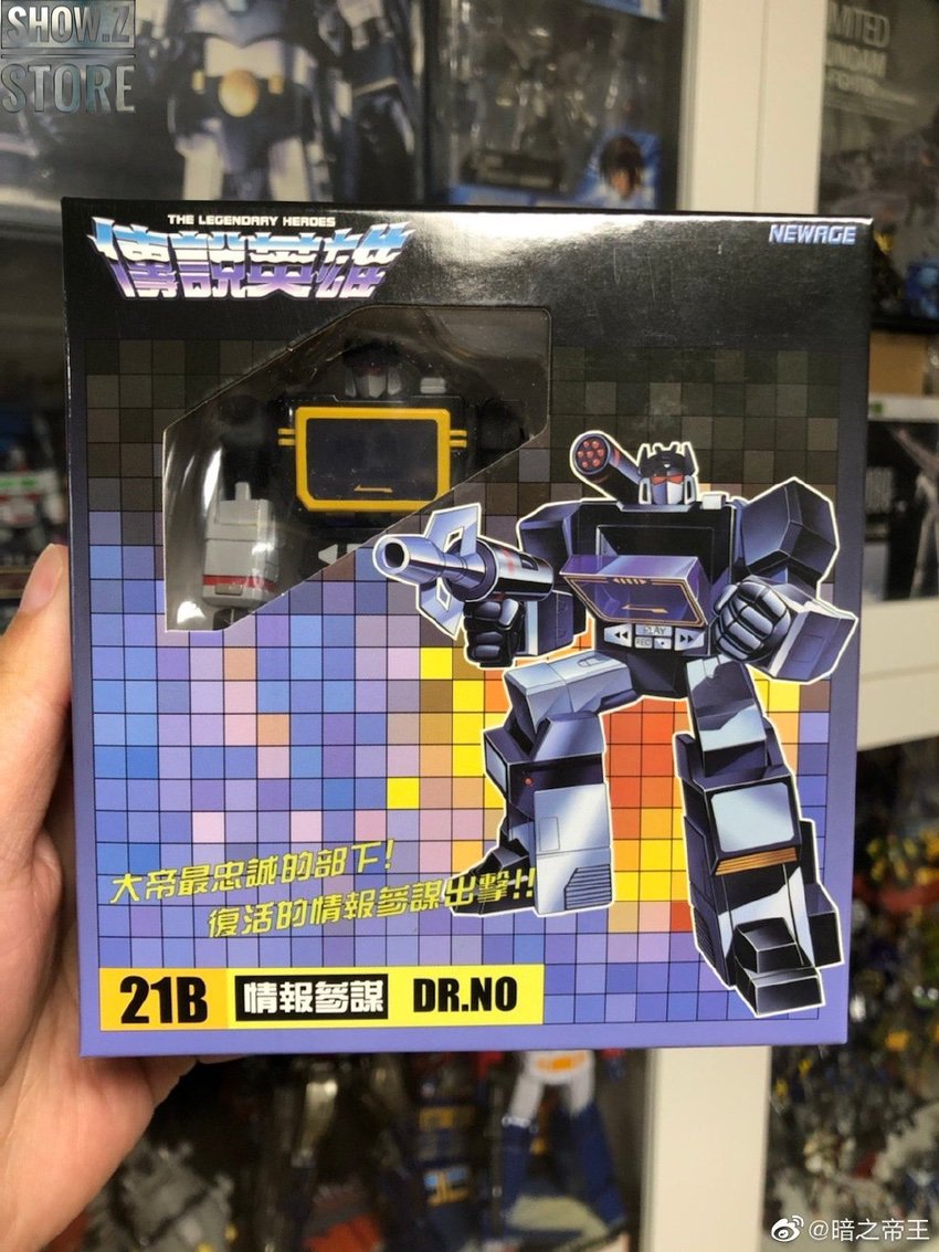 Newage H21B Soundblaster robot with cassettes in black yellow Newage H21B Soundblaster robot with cassettes in black yellow